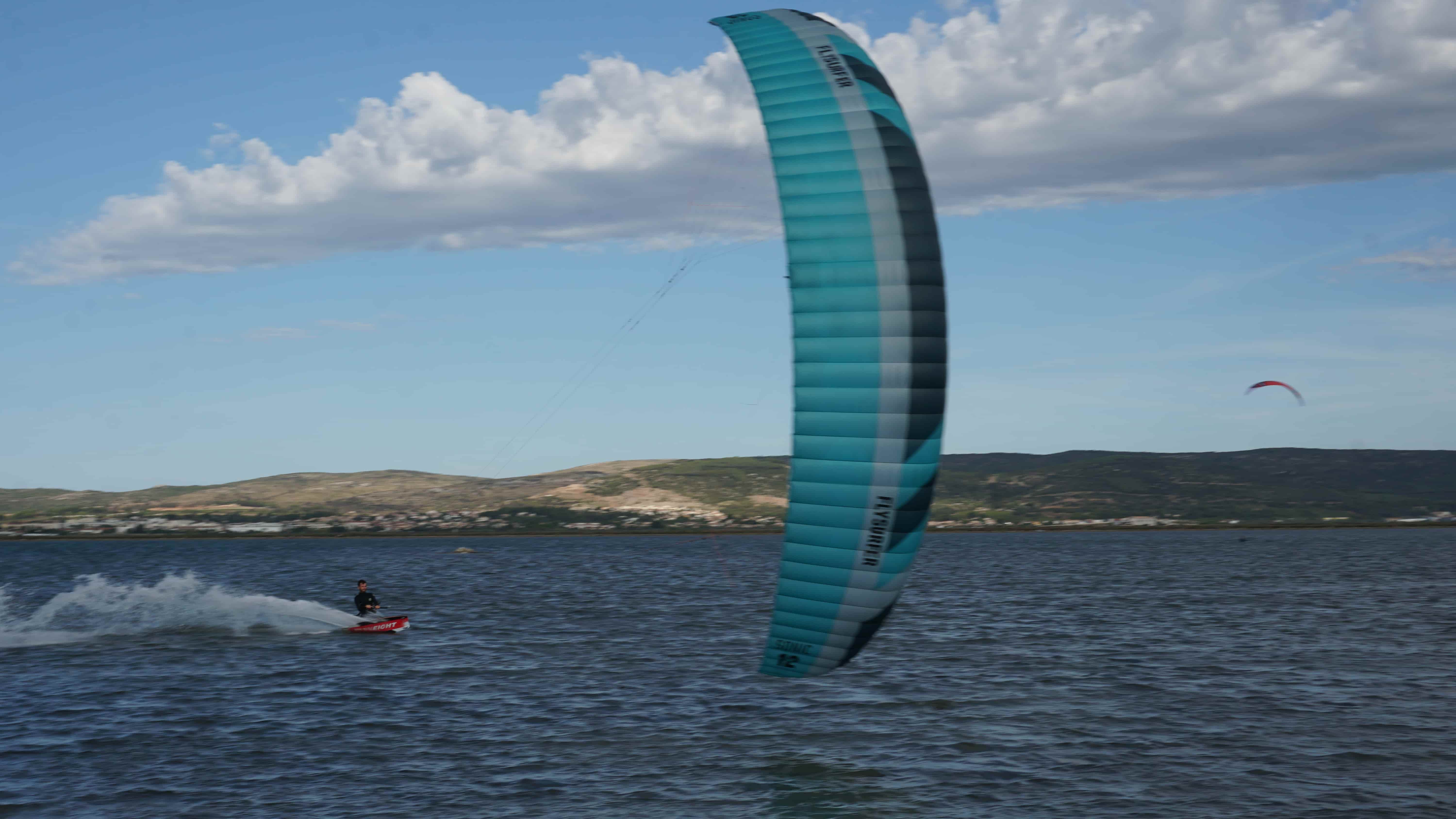 Kitesurf sur l'eau